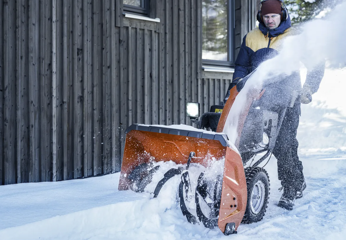 HUSQVARNA ST 376, 375 CC, 76CM, HYDROSTAATTI, LÄMPÖKAHVAT, SÄHKÖKÄYNNISTYS, OHJAUSTEHOSTIN, LED-VALOT