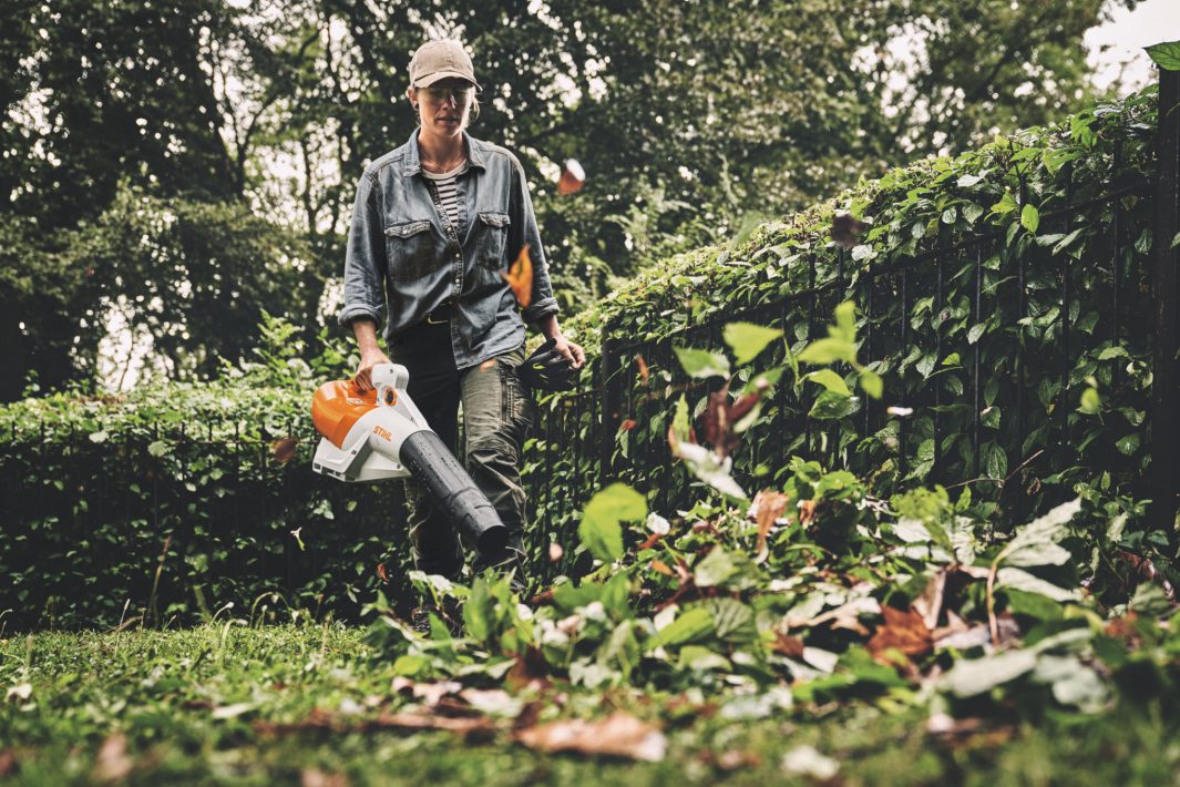 STIHL BGA 250 Lehtipuhallin Runko ei akkua/laturia
