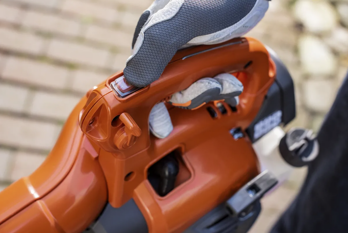 HUSQVARNA 125B, VAIN PUHALLIN