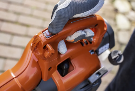 HUSQVARNA 125B, VAIN PUHALLIN