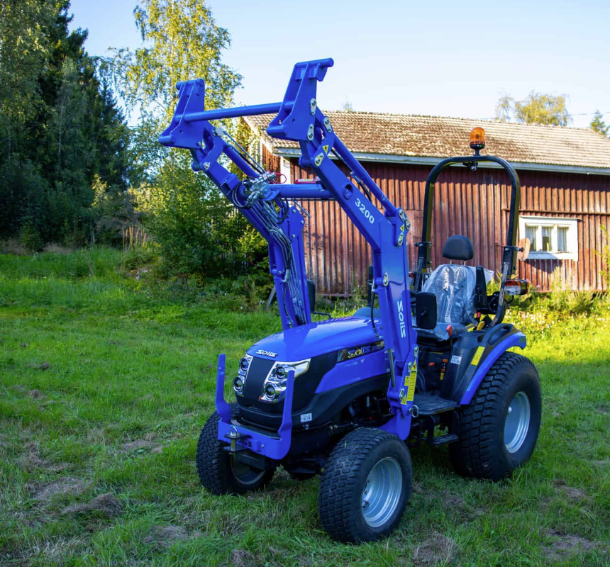 Solis 26 HST  4WD Etukuormaajalla