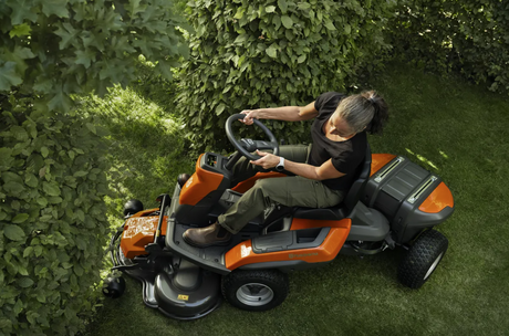HUSQVARNA R200iX AWD, Akkuetuleikkuri, 2kw, ei sisällä leikkuulaitetta eikä laturia