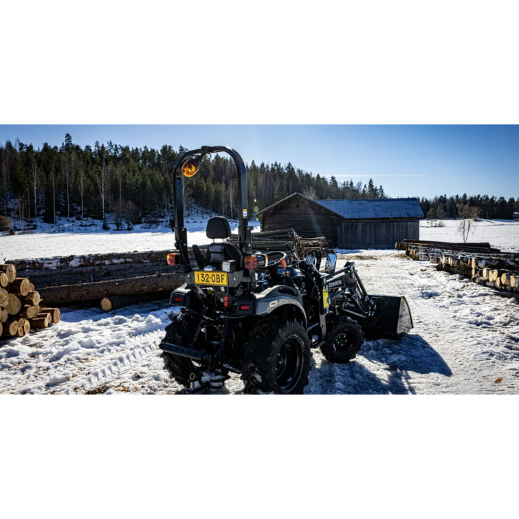 SOLIS 26 9+9 Traktori JUHLAMALLI ETUKUORMAAJALLA