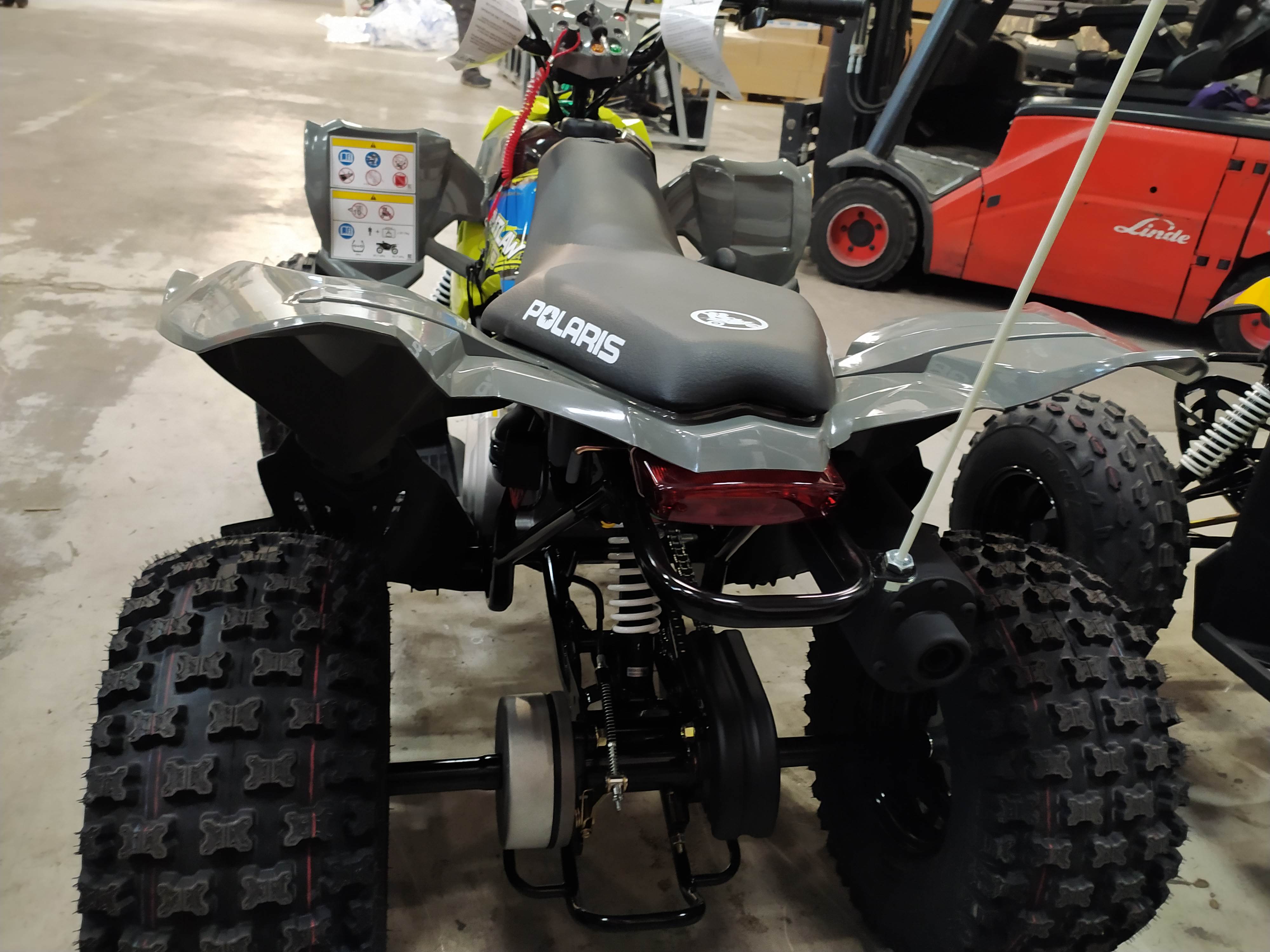 POLARIS OUTLAW 110 LIME 21 Sporttikone